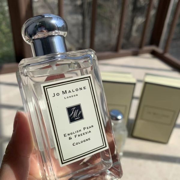 100ml men women perfumes 18type eau de parfum body spray amazing smell wholesale fast ship
100ml men women perfumes 18type eau de parfum body spray amazing smell wholesale fast ship