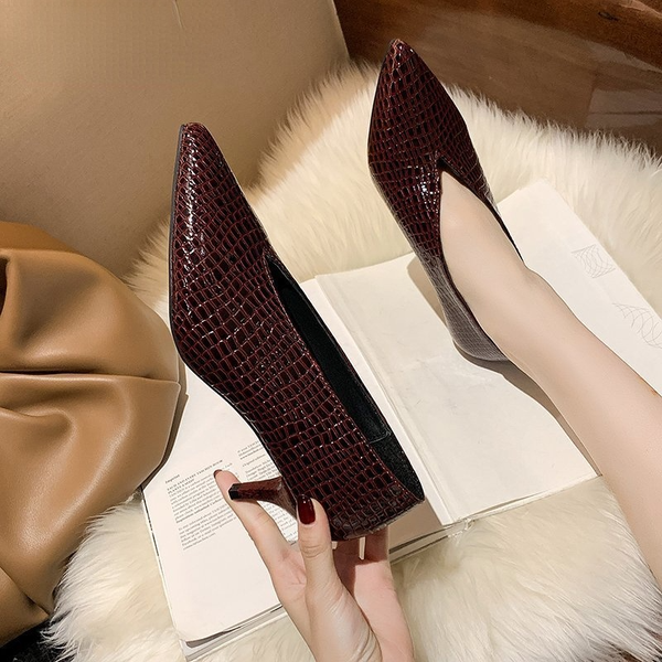 retro new crocodile pattern designer party shoes ladies fashion pointed toe v cut woman shoes high heel pumps c076, Black
retro new crocodile pattern designer party shoes ladies fashion pointed toe v cut woman shoes high heel pumps c076, Black