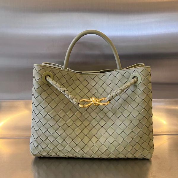 2023 new women's handbag high-end customized quality one shoulder bag braided sheepskin crossbody bag large body capacity very casual f
2023 new women's handbag high-end customized quality one shoulder bag braided sheepskin crossbody bag large body capacity very casual f