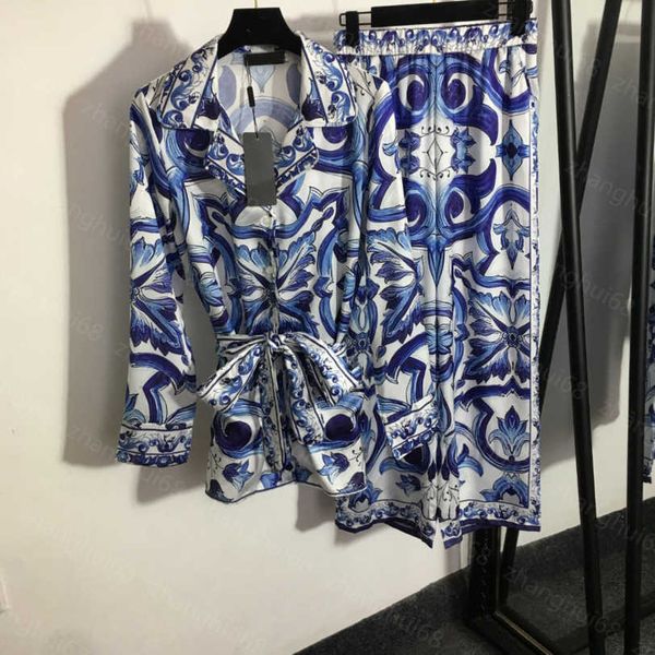 23ss womens designer clothing shirts suits women pants sets blue and white porcelain printed lace-up home style shirt casual straight trouse
23ss womens designer clothing shirts suits women pants sets blue and white porcelain printed lace-up home style shirt casual straight trouse