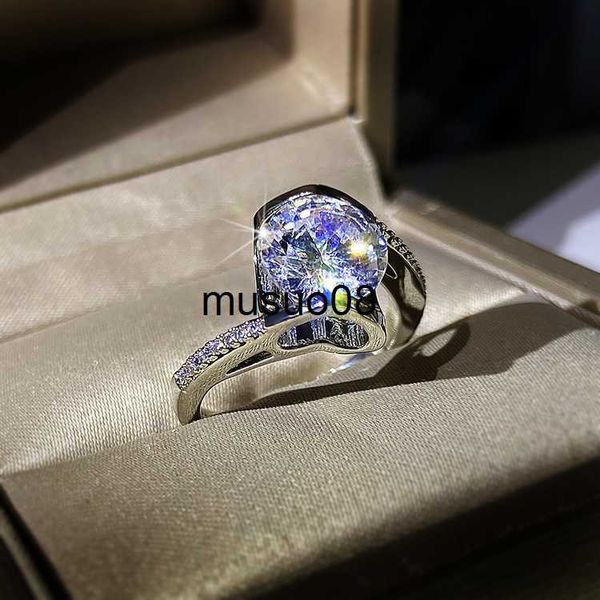 band rings 925 silver bright and super shining hearts and arrows zircon imitation moissan diamond angel kiss ring female j230602
band rings 925 silver bright and super shining hearts and arrows zircon imitation moissan diamond angel kiss ring female j230602