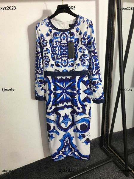 woman designer dress fashion colored round neck long sleeve dress size s-l blue pattern printing skirt new arrival may31, Black;gray
woman designer dress fashion colored round neck long sleeve dress size s-l blue pattern printing skirt new arrival may31, Black;gray