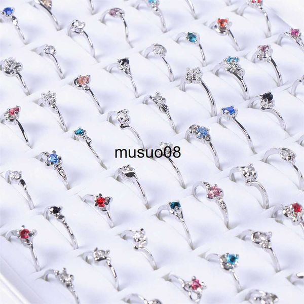 band rings 10pcs/lot vintage flowers pearl silver plated rings for women mix style fashion wedding jewelry party gifts j230602
band rings 10pcs/lot vintage flowers pearl silver plated rings for women mix style fashion wedding jewelry party gifts j230602