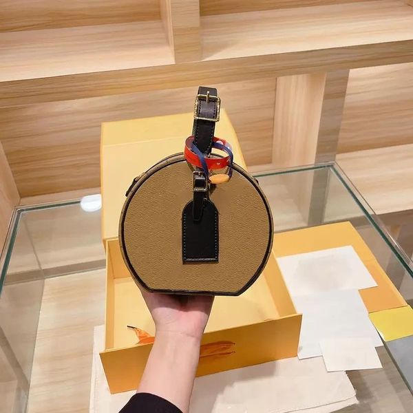 2023 designer mini bags cross body shoulder bag crossbody luxury leather fashion brand 4 different colors various styles with exquisite pack, Black;red 
2023 designer mini bags cross body shoulder bag crossbody luxury leather fashion brand 4 different colors various styles with exquisite pack, Black;red