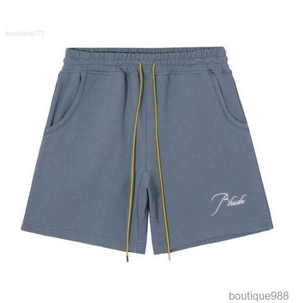 rhude shorts premium with rh signature script embroidered the front featuring twin side pockets and a custom chevron back pocket extened dra, White;black
rhude shorts premium with rh signature script embroidered the front featuring twin side pockets and a custom chevron back pocket extened dra, White;black