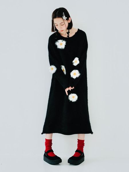 dresses imakokoni original design round neck pullover long sleeve warm thickened dress flower pattern sweater knitted mid length dress, Black;gray
dresses imakokoni original design round neck pullover long sleeve warm thickened dress flower pattern sweater knitted mid length dress, Black;gray