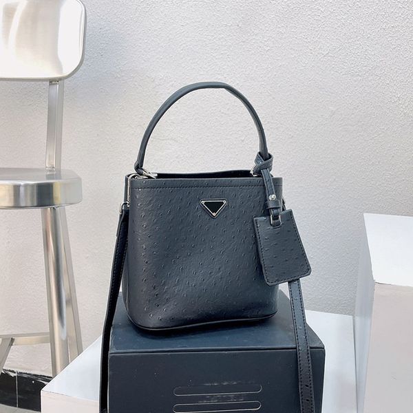 2023 new luxurys designers bags ostrich skin leather handbags cleo hobo purses card wallet chain crossbody shoulder wallet bag lady handle s
2023 new luxurys designers bags ostrich skin leather handbags cleo hobo purses card wallet chain crossbody shoulder wallet bag lady handle s