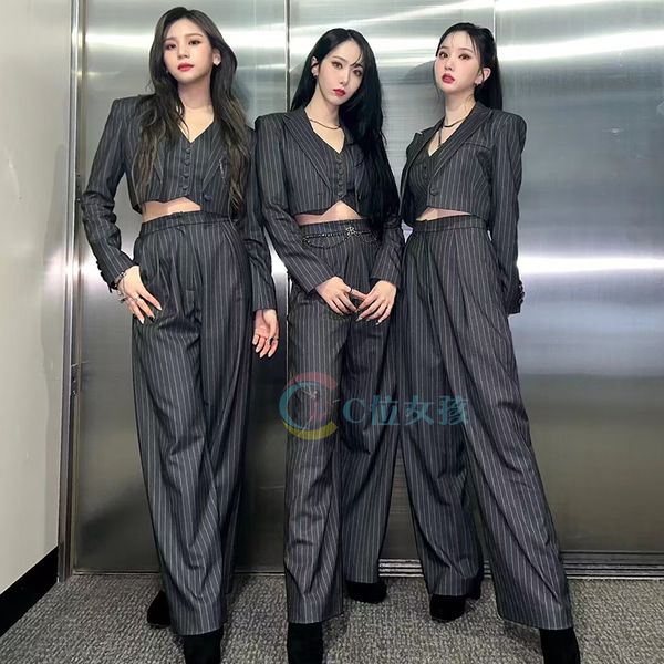quality korea pop trend viviz's same female team style pull up singing suit korean performance jazz dance coat vest pants set, Black;red
quality korea pop trend viviz's same female team style pull up singing suit korean performance jazz dance coat vest pants set, Black;red