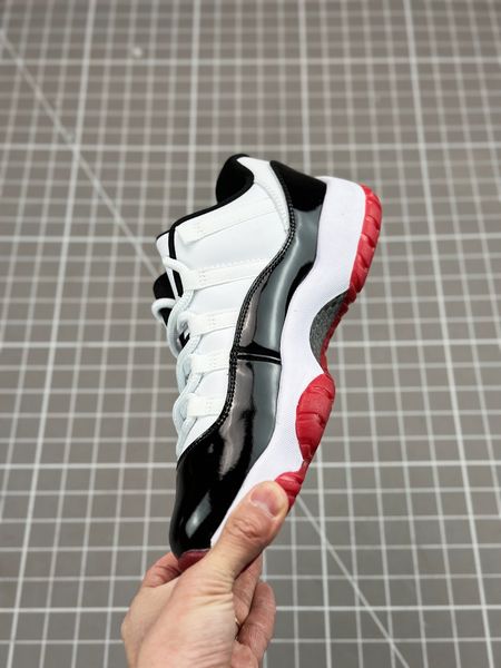 the designer 11s basketball sneakers officially 11 low combines concord and bred white university red black true-red
the designer 11s basketball sneakers officially 11 low combines concord and bred white university red black true-red