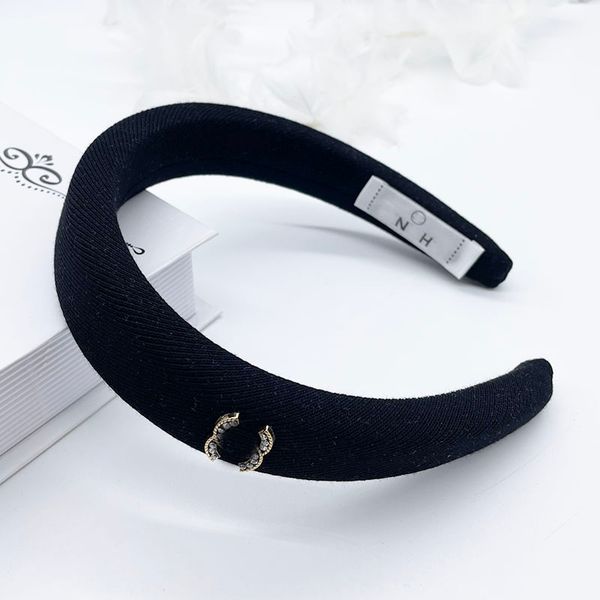 handmade designer elastic headbands and hairpins retro-inspired jewelry accessories featuring an exaggerated and temperamental style, Silver
handmade designer elastic headbands and hairpins retro-inspired jewelry accessories featuring an exaggerated and temperamental style, Silver