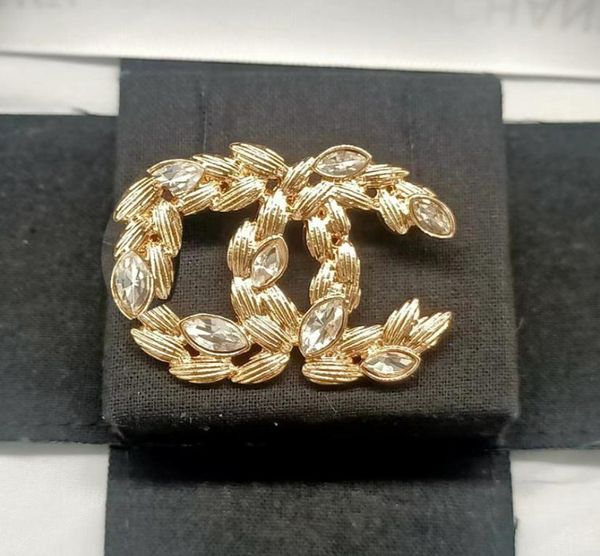 famous design gold silver letters luxurys desinger brooch women rhinestone pearl letter brooches suit pin fashion jewelry clothing3549087, Gray
famous design gold silver letters luxurys desinger brooch women rhinestone pearl letter brooches suit pin fashion jewelry clothing3549087, Gray