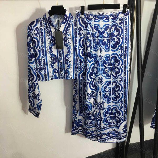 23ss womens designer clothing skirt set blue and white porcelain printed long sleeve short shirt high waist wide leg trousers sets womens cl
23ss womens designer clothing skirt set blue and white porcelain printed long sleeve short shirt high waist wide leg trousers sets womens cl