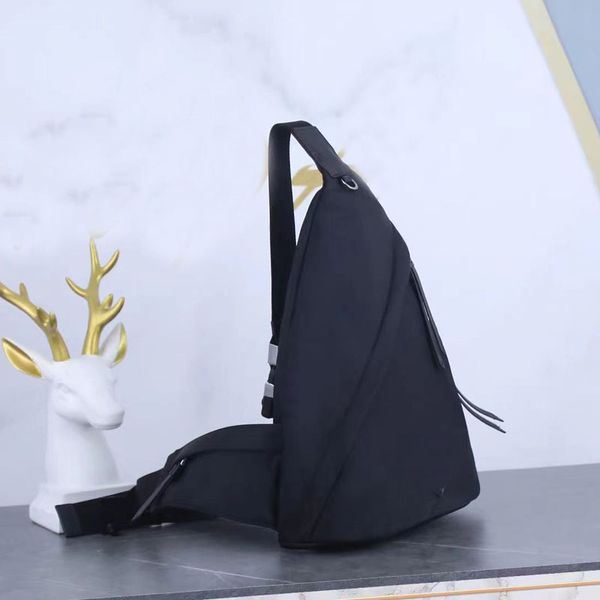 chest bags luxury designers sling shoulder bag men crossbody space to meet the necessities of daily life lightweight waterproof fabric leath
chest bags luxury designers sling shoulder bag men crossbody space to meet the necessities of daily life lightweight waterproof fabric leath