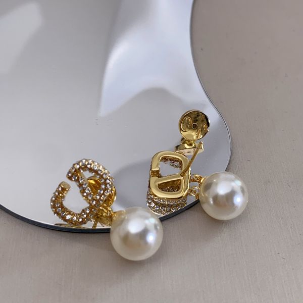designer earring v logo brand stud earing luxury women fashion hoop jewelry metal charm crystal pearl earring jeweler women's gifts d65, Golden
designer earring v logo brand stud earing luxury women fashion hoop jewelry metal charm crystal pearl earring jeweler women's gifts d65, Golden