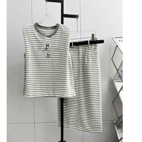 23ss skirt set womens designer clothing round neck pure cotton contrasting colors fringe embroidered waistcoat long skirt sets with belt wom, White
23ss skirt set womens designer clothing round neck pure cotton contrasting colors fringe embroidered waistcoat long skirt sets with belt wom, White