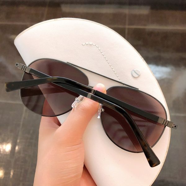 fashion designer sunglasses men's classic attitude metal box popular retro vanguard outdoor uv 400 protective sunglasses with box, White;black
fashion designer sunglasses men's classic attitude metal box popular retro vanguard outdoor uv 400 protective sunglasses with box, White;black