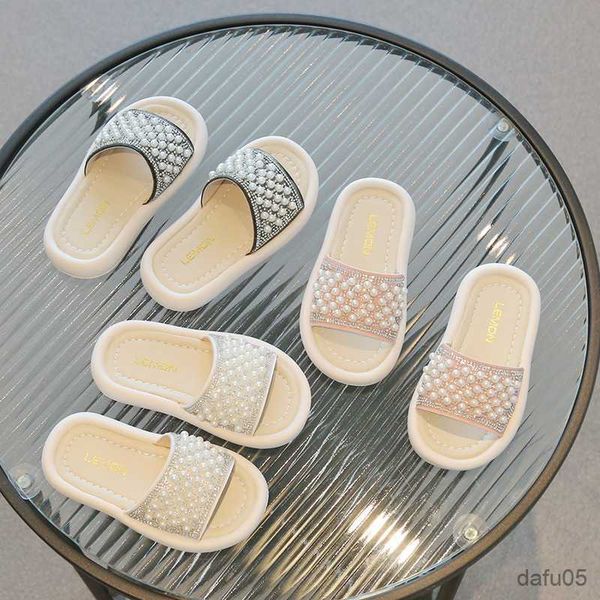 slipper girls fashionable new pearl diamond slippers summer children' princess slippers kids soft sole sandal slipperstoddler shoes, Black;grey
slipper girls fashionable new pearl diamond slippers summer children' princess slippers kids soft sole sandal slipperstoddler shoes, Black;grey