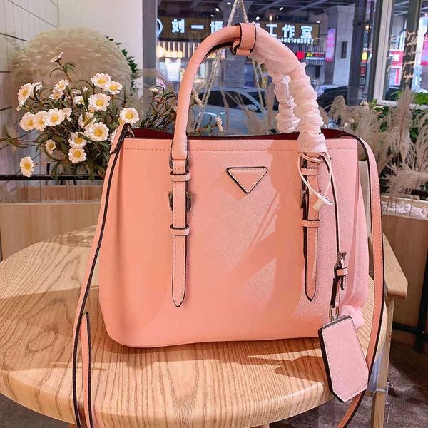 luxurys designers bag genuine leather women handbag fashion female crossbody handbags tote lady shoulder vintage bags wallet, Black;red
luxurys designers bag genuine leather women handbag fashion female crossbody handbags tote lady shoulder vintage bags wallet, Black;red