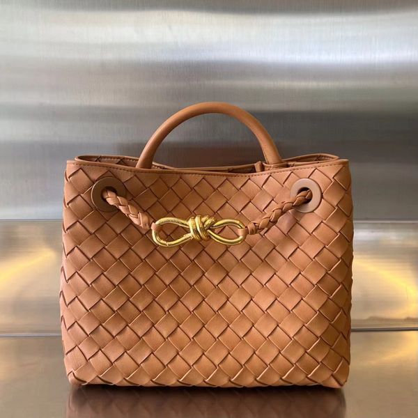 2023 new women's handbag high-end customized quality shoulder bag braided sheepskin crossbody bag small body large capacity very casual
2023 new women's handbag high-end customized quality shoulder bag braided sheepskin crossbody bag small body large capacity very casual