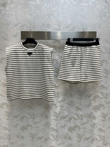 23ss women shorts sets womens designer clothing casual suit round neck pure cotton striped sleeveless vest letter ribbon splicing shorts set, White
23ss women shorts sets womens designer clothing casual suit round neck pure cotton striped sleeveless vest letter ribbon splicing shorts set, White