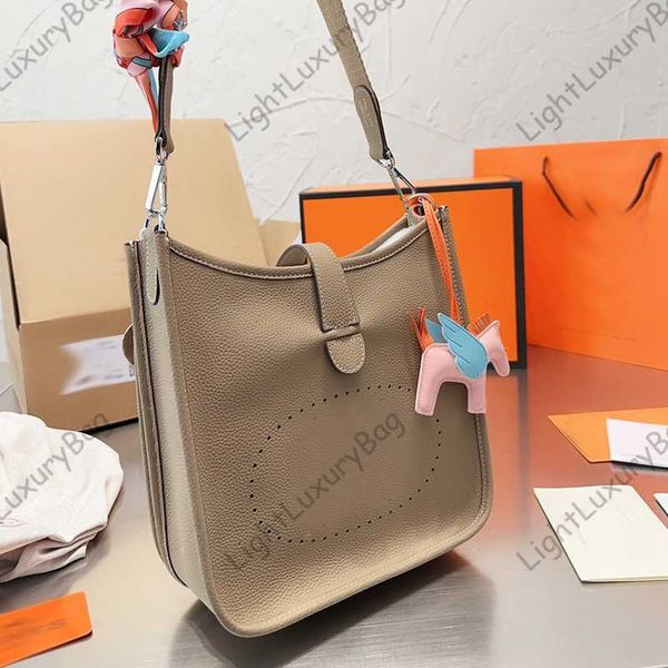 7a luxury paris h designer lady nobility handbags bag shoulder crossbody tote bags genuine calfskin leather soft skin purse wallets messenge
7a luxury paris h designer lady nobility handbags bag shoulder crossbody tote bags genuine calfskin leather soft skin purse wallets messenge