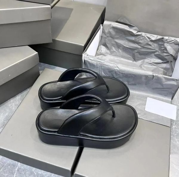 designer black white slipper thick soled sandals letter pu leather shoes summer outdoor beach women fashion slippers lightweight foam black
designer black white slipper thick soled sandals letter pu leather shoes summer outdoor beach women fashion slippers lightweight foam black