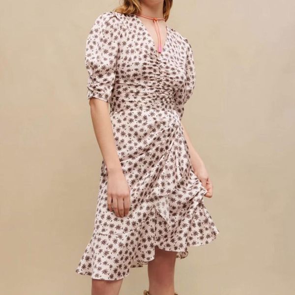 2023 designer dress robe french fashionable style slim ruffle edge v-neck fragmented flower print dress for women, Black;gray
2023 designer dress robe french fashionable style slim ruffle edge v-neck fragmented flower print dress for women, Black;gray