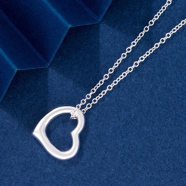 high-quality tiffayffay's hollowed-out smooth design is versatiffayle light luxury selling heart-shaped pendant clavicle chain female, Golden;silver
high-quality tiffayffay's hollowed-out smooth design is versatiffayle light luxury selling heart-shaped pendant clavicle chain female, Golden;silver