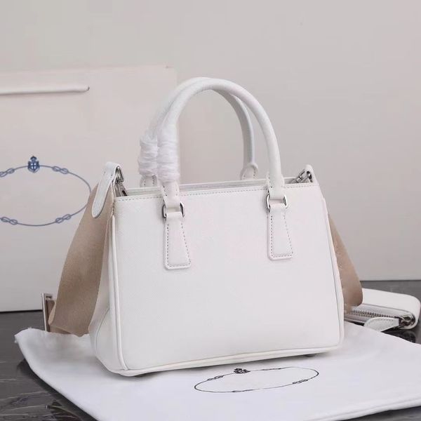 genuine leather women's bag 2023 new spanish style handbag cowhide handheld one shoulder crossbody bag
genuine leather women's bag 2023 new spanish style handbag cowhide handheld one shoulder crossbody bag