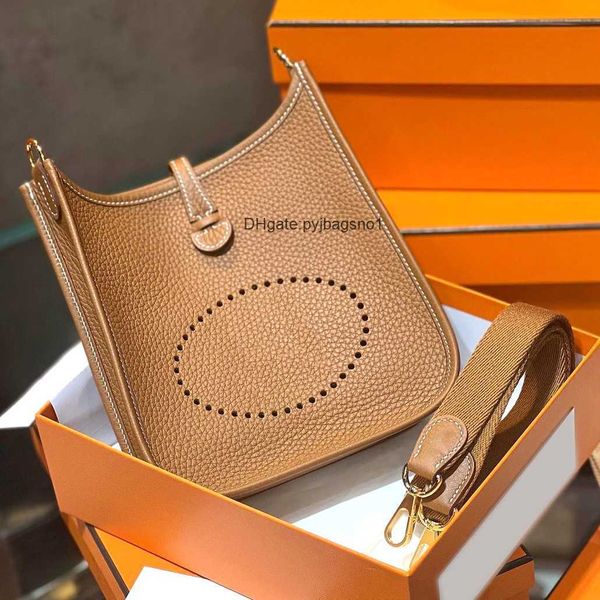famous evelyn openwork lettering decoration bag shoulder clutch genuine leather women's mens fashion luxurys designer tote wallet cross
famous evelyn openwork lettering decoration bag shoulder clutch genuine leather women's mens fashion luxurys designer tote wallet cross