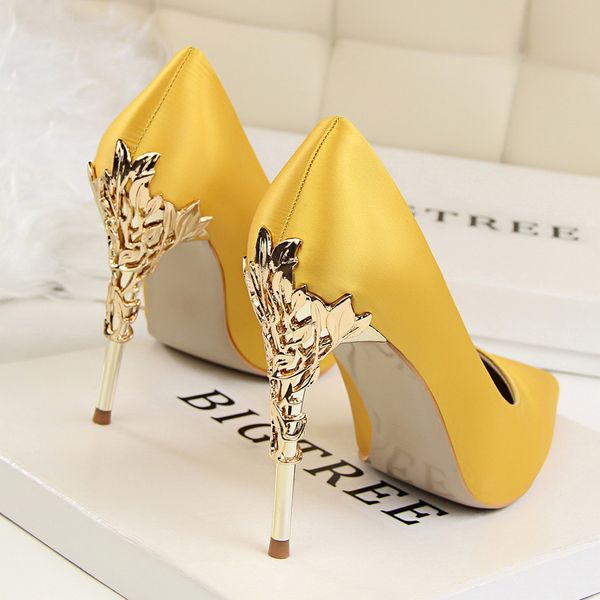 metal carved thin heel high heels pumps women shoes 2020 pointed toe ladies shoes fashion candy colors wedding shoes woman, Black
metal carved thin heel high heels pumps women shoes 2020 pointed toe ladies shoes fashion candy colors wedding shoes woman, Black