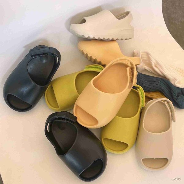 slipper baby slippers 2022 new kids solid shoes indoor breathable sandals korean children soft sole beach sandals flat heels shoes, Black;grey
slipper baby slippers 2022 new kids solid shoes indoor breathable sandals korean children soft sole beach sandals flat heels shoes, Black;grey