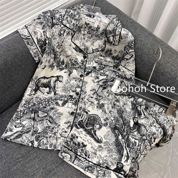 pyjamas fashion ink painting printing pajamas set women's summer ice silk pajamas short sleeve shorts thin section new silk homewear se, Red;black
pyjamas fashion ink painting printing pajamas set women's summer ice silk pajamas short sleeve shorts thin section new silk homewear se, Red;black