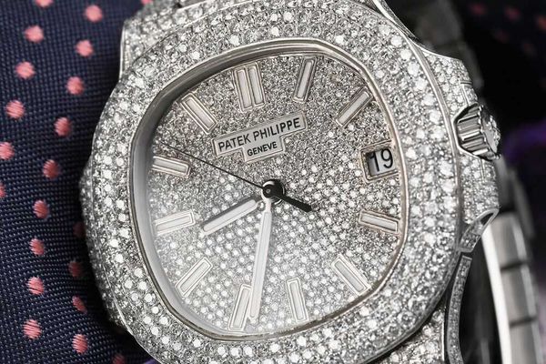 diamond luminous wrist watches patas 40mm*8.3mm 3k 5711 iced out iced out bezel gift phippe pate philip, Slivery;brown
diamond luminous wrist watches patas 40mm*8.3mm 3k 5711 iced out iced out bezel gift phippe pate philip, Slivery;brown
