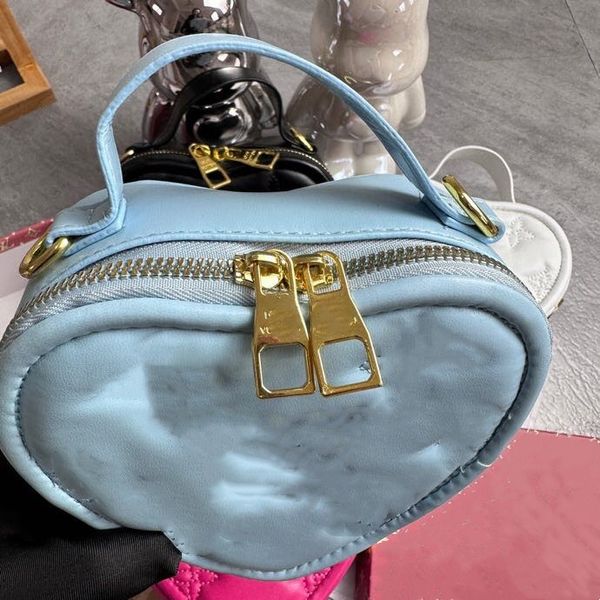 fashion day packs felt heart shaped bag letter women's trend girls' heart bag new candy color love one shoulder crossbody bag
fashion day packs felt heart shaped bag letter women's trend girls' heart bag new candy color love one shoulder crossbody bag