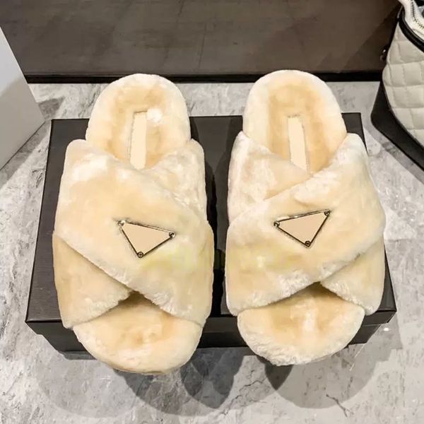 2023 luxury wool slides designer slippers soft warm fur enameled triangle crossover fashion women shoes black white begin with original box
2023 luxury wool slides designer slippers soft warm fur enameled triangle crossover fashion women shoes black white begin with original box