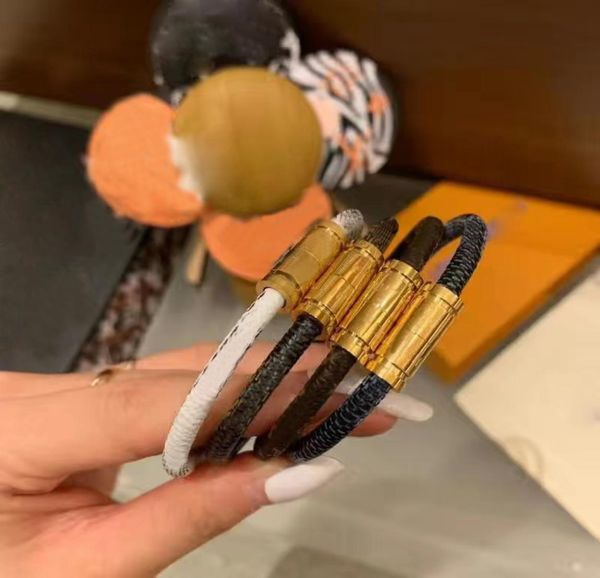luxury fashion designer bracelet for women men luxury leather chain delicate jewelry wristband magnetic buckle premium whol2240328, Golden;silver
luxury fashion designer bracelet for women men luxury leather chain delicate jewelry wristband magnetic buckle premium whol2240328, Golden;silver
