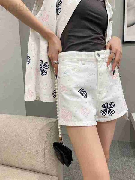 women's shorts designer elegant and style 23 summer new silk embroidery letter medium high waist denim 0ini, White;black
women's shorts designer elegant and style 23 summer new silk embroidery letter medium high waist denim 0ini, White;black