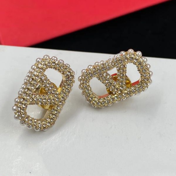 2023 - women's necklace earrings bracelet ring designer luxury gold heart-shaped pearl crystal gold double v letter 925s silver jewelry
2023 - women's necklace earrings bracelet ring designer luxury gold heart-shaped pearl crystal gold double v letter 925s silver jewelry