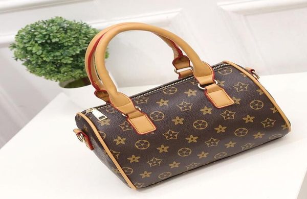 classic style fashion leather bags shoulder bags lady totes handbags 30 cm with key lock7363572, Red;black
classic style fashion leather bags shoulder bags lady totes handbags 30 cm with key lock7363572, Red;black
