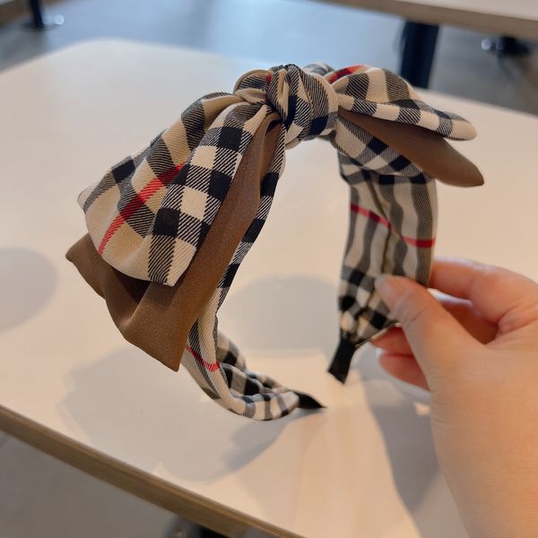 wholesale fashion trend women's headband striped plaid b classic style double layer large edition bow tie headband hairpin, Black;brown
wholesale fashion trend women's headband striped plaid b classic style double layer large edition bow tie headband hairpin, Black;brown