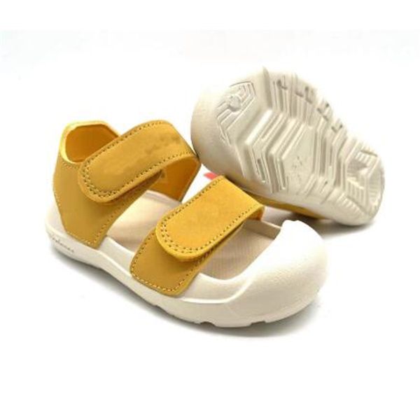 summer new boys' and girls' sandals magic sticker soft bottom toe wrapping beach wading shoes, Black;red
summer new boys' and girls' sandals magic sticker soft bottom toe wrapping beach wading shoes, Black;red