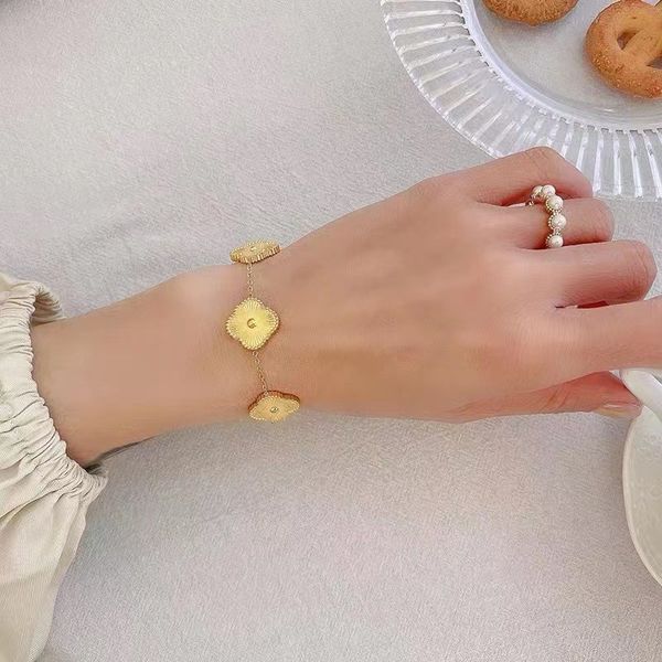 designer bracelet clover bracelet necklace classic 4/four leaf clover charm bracelets bangle chain earrings agate shell jewelry women&girls, Black
designer bracelet clover bracelet necklace classic 4/four leaf clover charm bracelets bangle chain earrings agate shell jewelry women&girls, Black