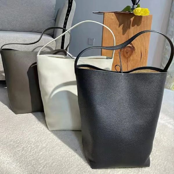 designer bags leather bag large capacity shoulder cowhide hand mother lichee grain head layer bucketclassic tote bag the row 1e6j
designer bags leather bag large capacity shoulder cowhide hand mother lichee grain head layer bucketclassic tote bag the row 1e6j