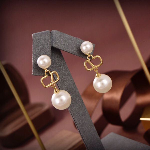 designer earring charm v logo brand stud earing women fashion hoop jewelry luxury metal crystal pearl earring jeweler women's gift k03, Golden
designer earring charm v logo brand stud earing women fashion hoop jewelry luxury metal crystal pearl earring jeweler women's gift k03, Golden