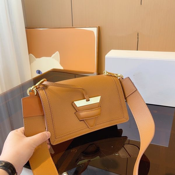 cowhide high beauty light luxury french stereoscopic triangle bag chain strap underarm bag wide shoulder strap
cowhide high beauty light luxury french stereoscopic triangle bag chain strap underarm bag wide shoulder strap