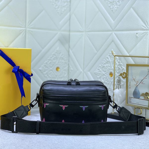 m22495 men designer comet shoulder bag 5a outdoor all leather messenger bag genuine leather man crossbody pocket color gradient pattern wall
m22495 men designer comet shoulder bag 5a outdoor all leather messenger bag genuine leather man crossbody pocket color gradient pattern wall