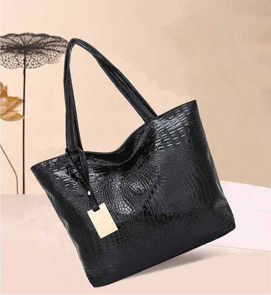 bags largecapacity oneshoulder pu crossborder crocodile pattern handbag foreign trade fashion europe and the united 75uy, Black
bags largecapacity oneshoulder pu crossborder crocodile pattern handbag foreign trade fashion europe and the united 75uy, Black