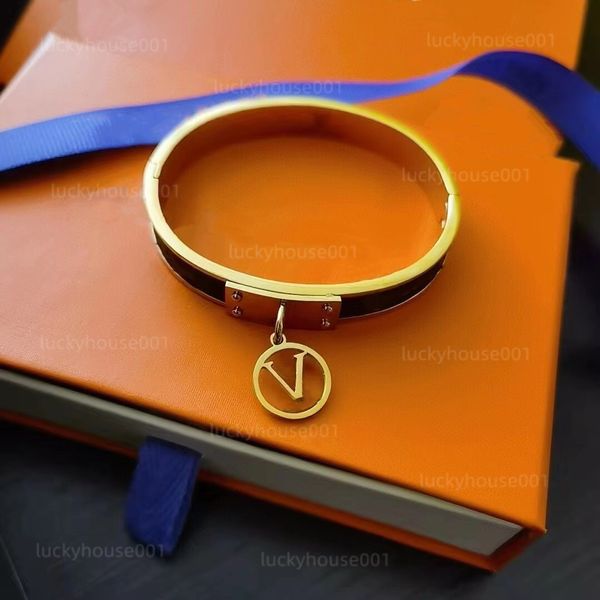 fashion classic jewelry designer charm bracelet 18k gold plated charm bracelet metal pendant bracelet for men and women lovers jewelry gifts, Golden;silver
fashion classic jewelry designer charm bracelet 18k gold plated charm bracelet metal pendant bracelet for men and women lovers jewelry gifts, Golden;silver