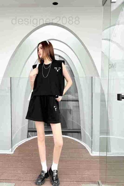 women's tracksuits designer 2023 summer new sweet triangle iron emblem flip collar shirt fashion casual shorts set 8utg, Gray
women's tracksuits designer 2023 summer new sweet triangle iron emblem flip collar shirt fashion casual shorts set 8utg, Gray